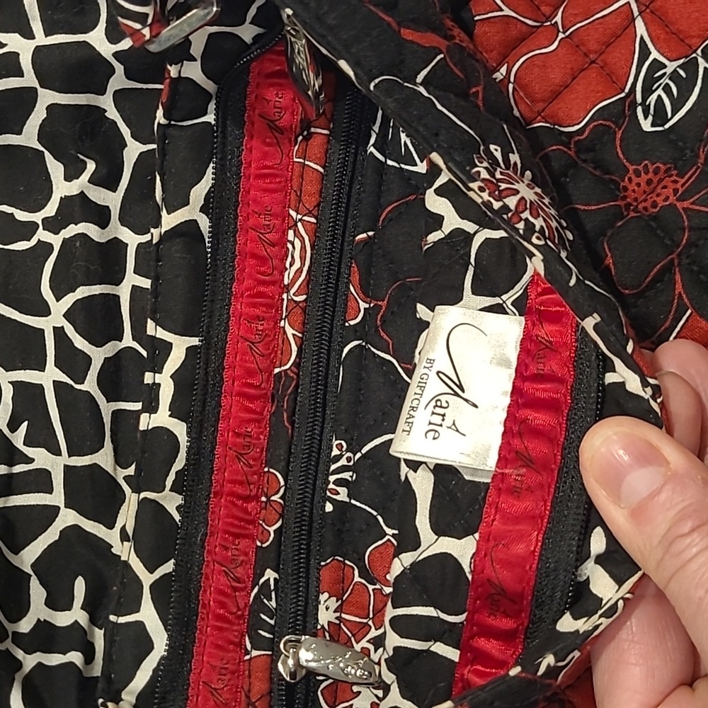 Vera Bradley Red black and white floral patterned shoulder bag - Picture 4 of 5